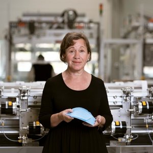 Prodyšné roušky na léto z české dílny. Liberecký výrobce pustí na trh miliony kusů domácí produkce Prodyšné roušky na léto z české dílny. Liberecký výrobce pustí na trh miliony kusů domácí produkce